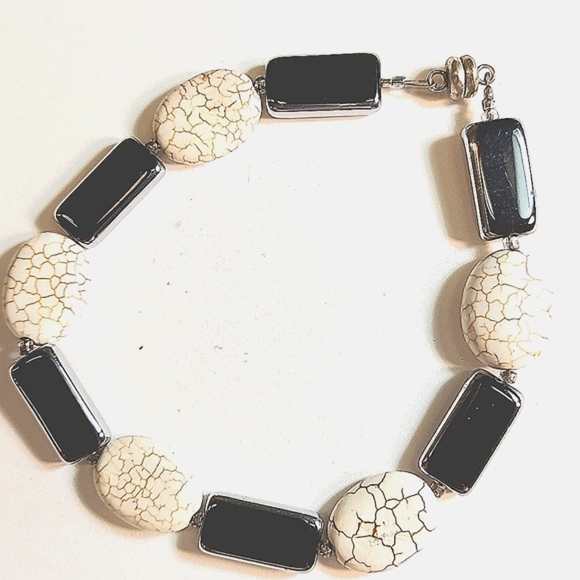 Howlite Gemstone & Glass Bead Jewelry Set - Picture 4 of 11